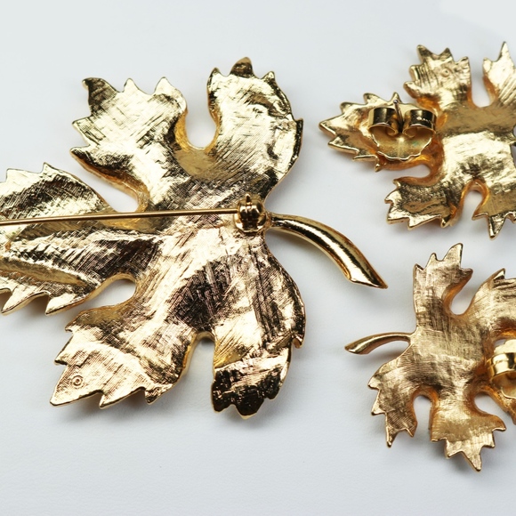π VINTAGE GLITTERING GOLD MAPLE LEAF PARURE π - Picture 4 of 8